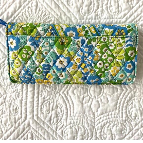 Vera Bradley English Meadow Green Blue Floral Quilted Clutch Wallet Foldover 9x4 - Picture 2 of 6